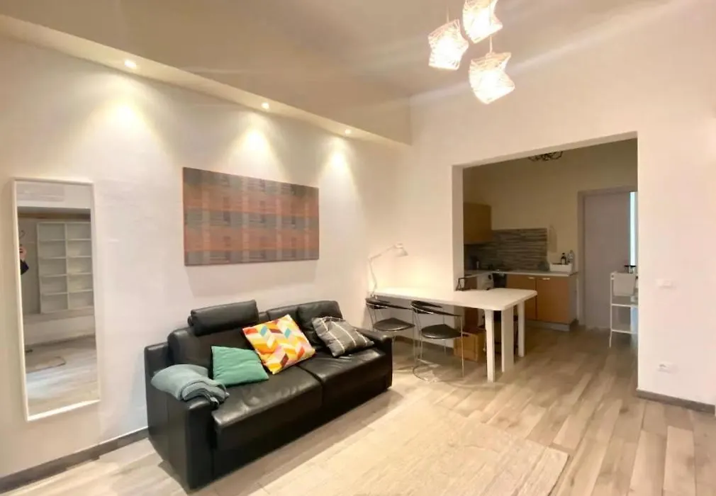 Cosy Modern Flat Private Patio-1