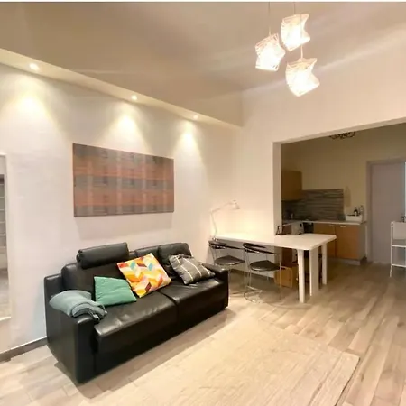 Cosy Modern Flat Private Patio-3